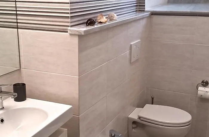 Downtown Srl - Cavour Cinque Terre * La Spezia